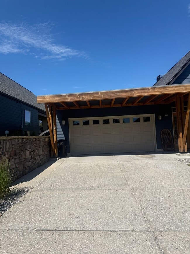 Building Photo - Rare Find- Home for Rent in the Knolls Community