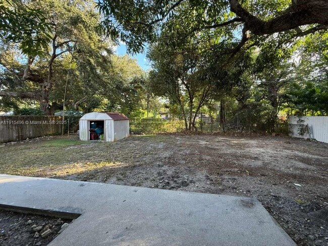 Building Photo - 870 NE 142nd St