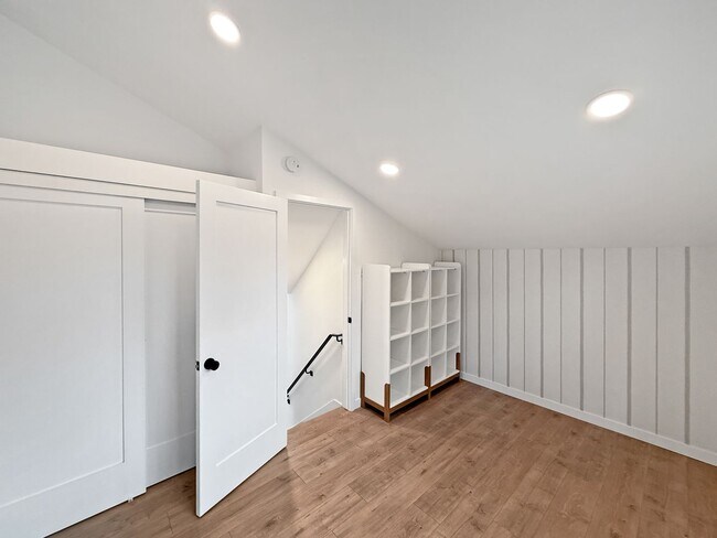 Building Photo - 3B/2BA Home in Encinitas Now Available for...