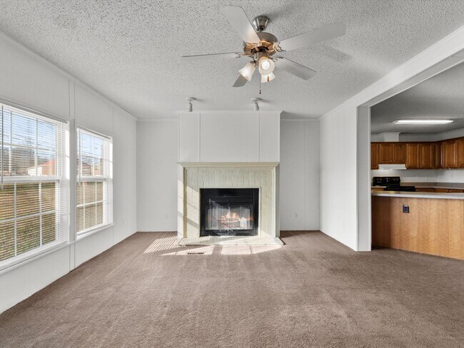 Building Photo - Great Home Near Tanner High School!