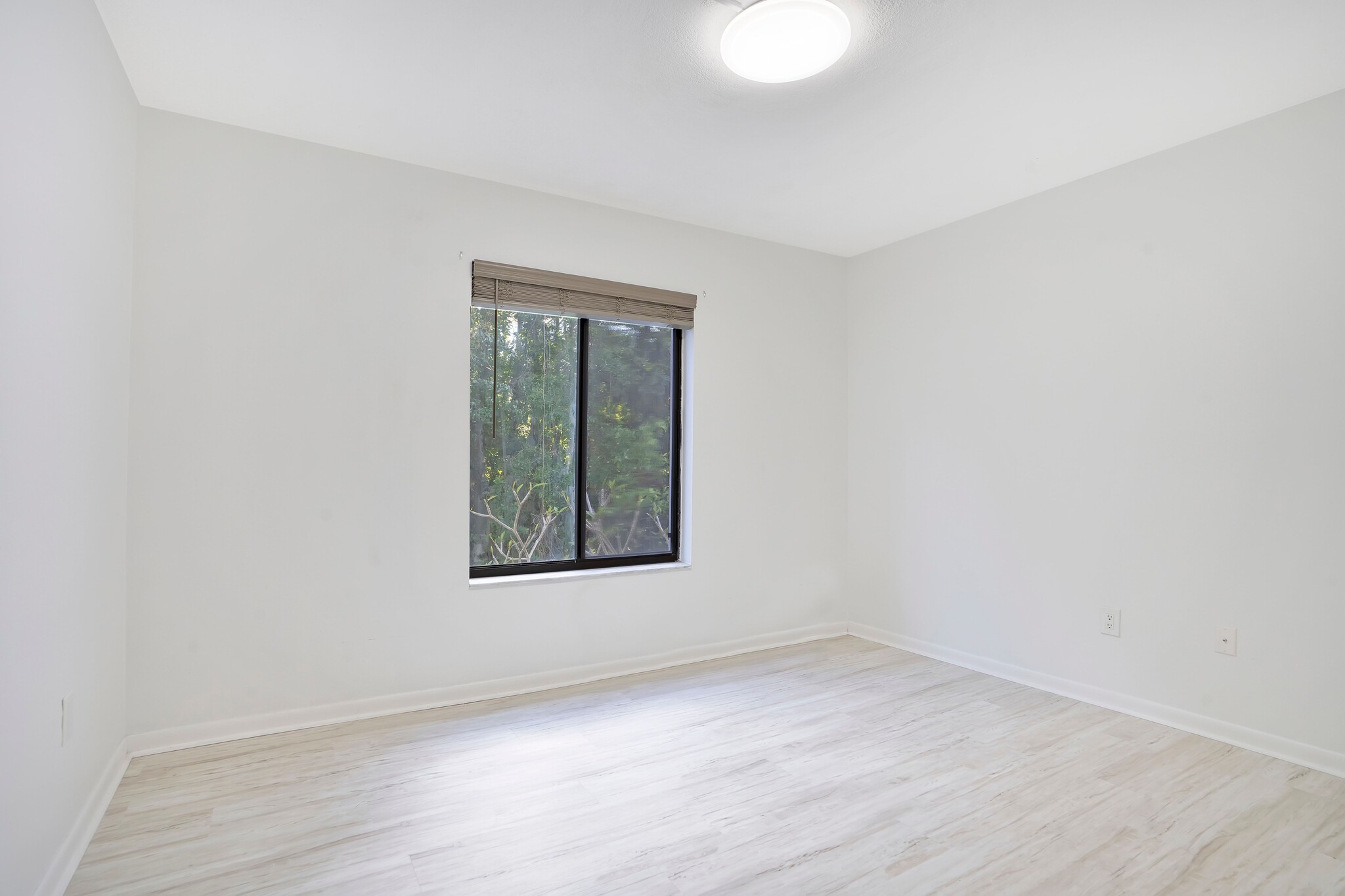 Building Photo - 9610 Green Cypress Ln