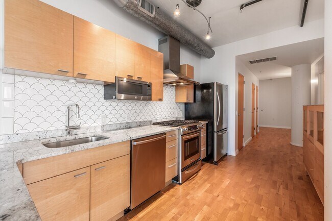 Building Photo - Enjoy all that Logan Circle and Mount Vernon Square have to offer in this modern and bright 2 bed...