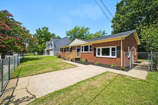 Building Photo - Recently Remodeled, Beautiful 3 Bedroom Home in Norfolk
