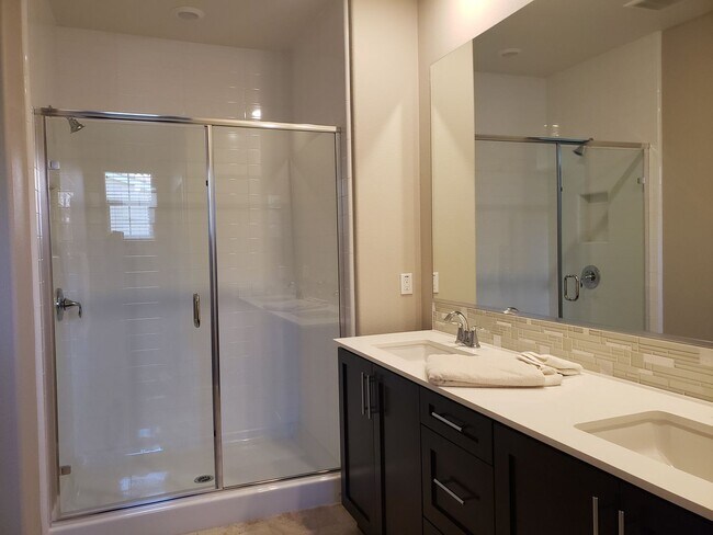 Building Photo - Stunning New Home for Rent in Vista