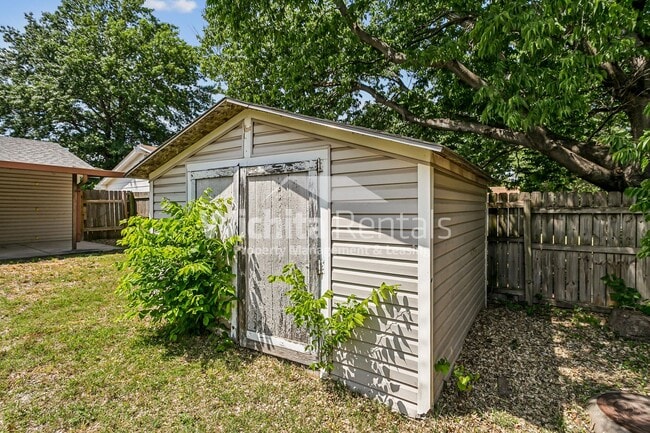 Building Photo - 3 bedroom 2 bathroom home