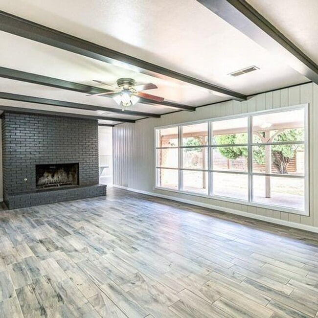 Building Photo - Room to Grow! Spacious, Remodeled 3/2/2 in Great Location!