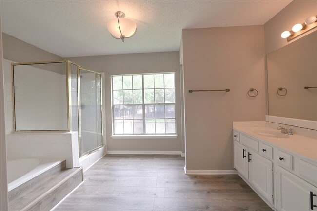 Building Photo - 15918 Pinyon Creek Dr