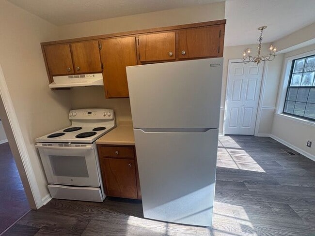 Building Photo - 3 Bed/2 Bath with Deck/Yard in quite neigh...