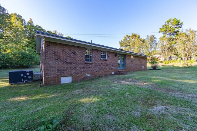 Building Photo - 28 Falcon Rd