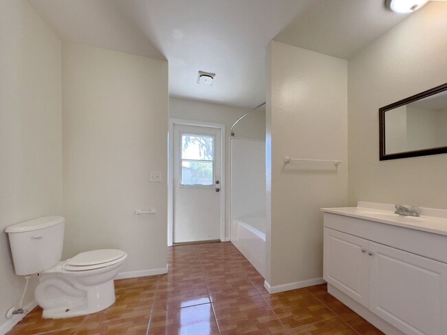 Building Photo - Spacious 3-Bedroom, 2-Bathroom in Winter Haven