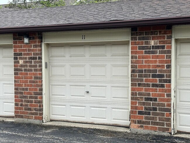 Building Photo - 431 Berkshire Dr
