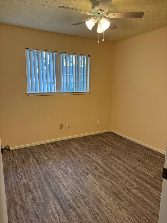 Building Photo - 11415 Loyola Dr