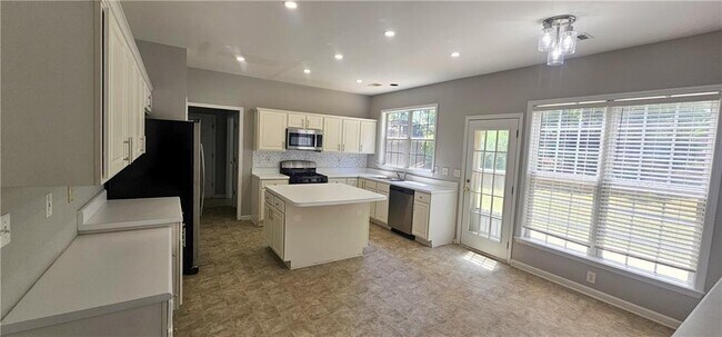 Building Photo - 350 Gaines Oak Way