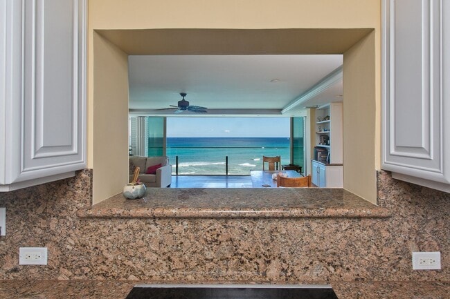 Building Photo - 3065 Kalakaua Ave