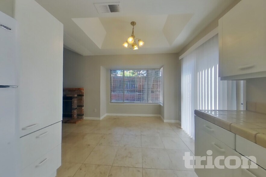 Building Photo - 3613 Bellflower Dr
