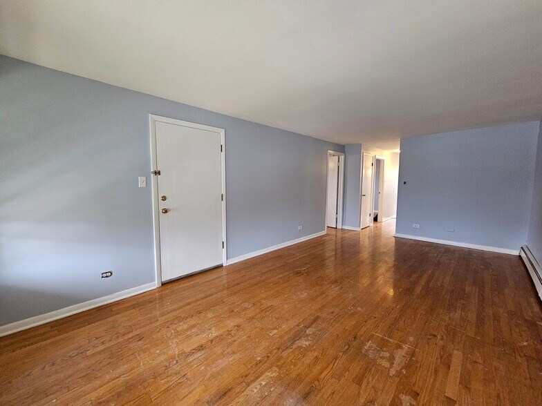 Building Photo - 4640 South Avers Avenue