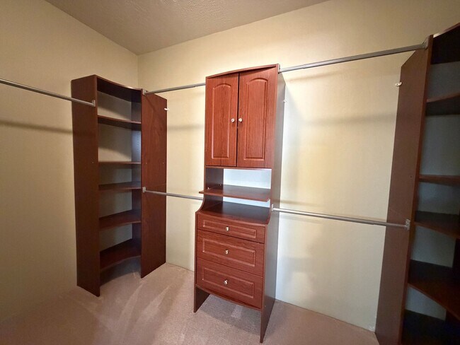 Building Photo - 4 Bedroom Single Story Custom Home Available In Rio Rancho Near Unser Blvd SE & Westside Blvd SE!