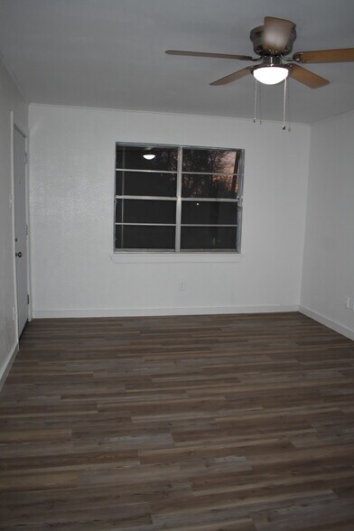 Building Photo - 108 E Kirby