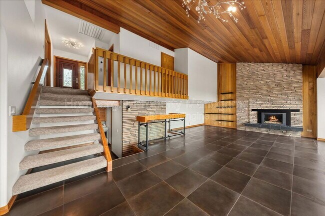 Building Photo - 5203 N Mulvaney Ct