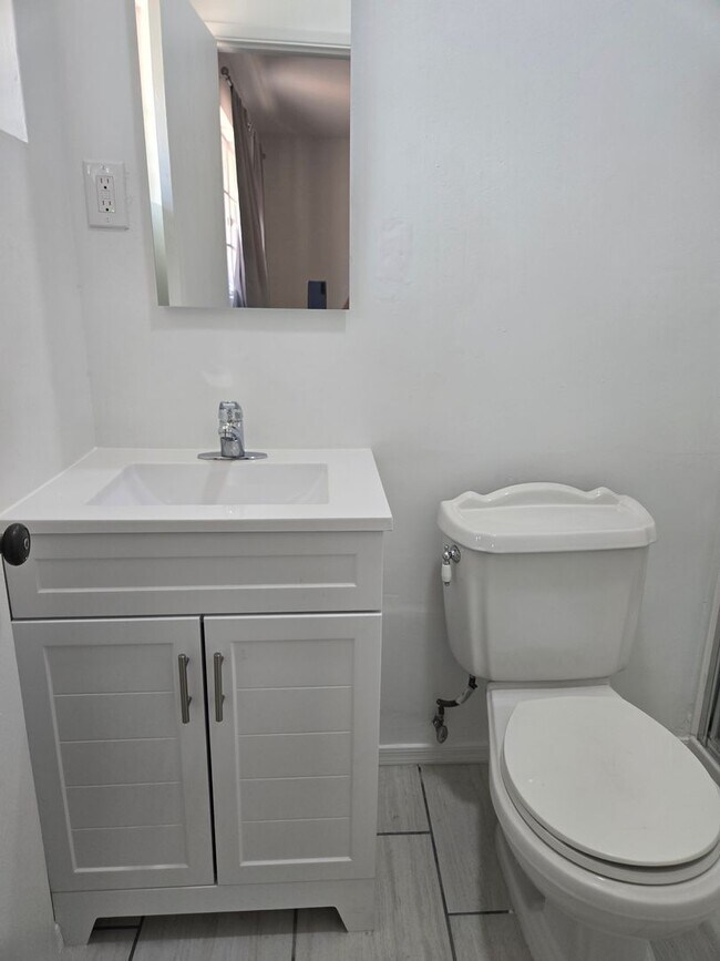 Building Photo - Cozy 3 bed, 2 bath home in Phoenix, No HOA!