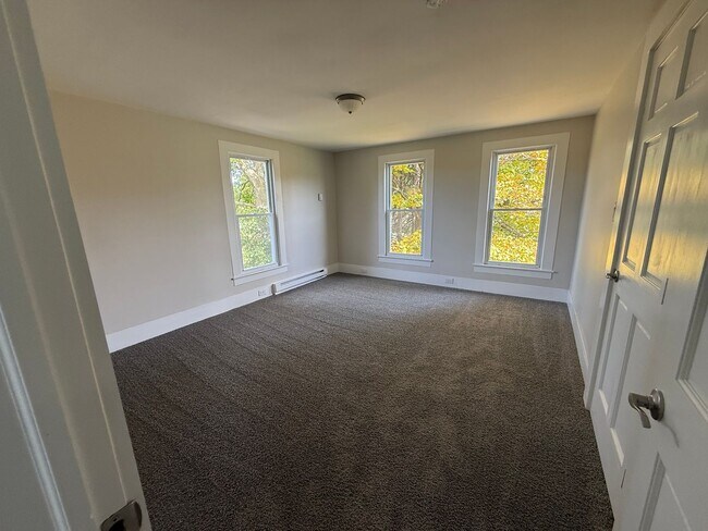 Building Photo - Amazing Remodeled Farm Home