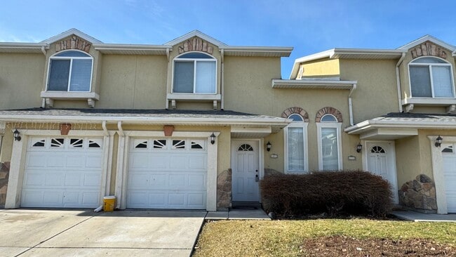 Building Photo - 3 Bedroom 2.5 Bath in West Jordan!