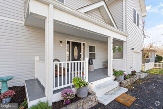 Building Photo - 2813 Woodlawn Trail