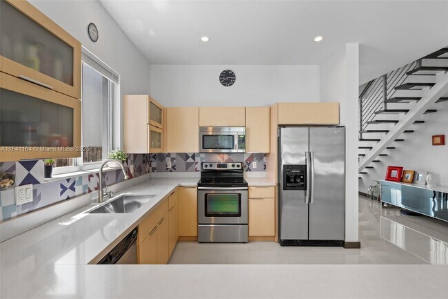 Building Photo - 3567 SW 1st Ave