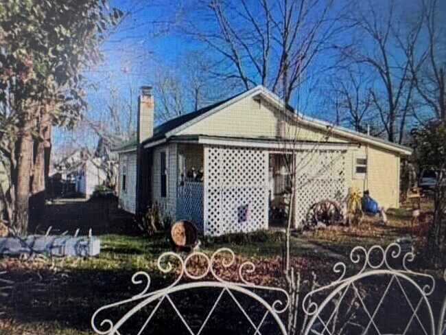 Building Photo - 202 E South St