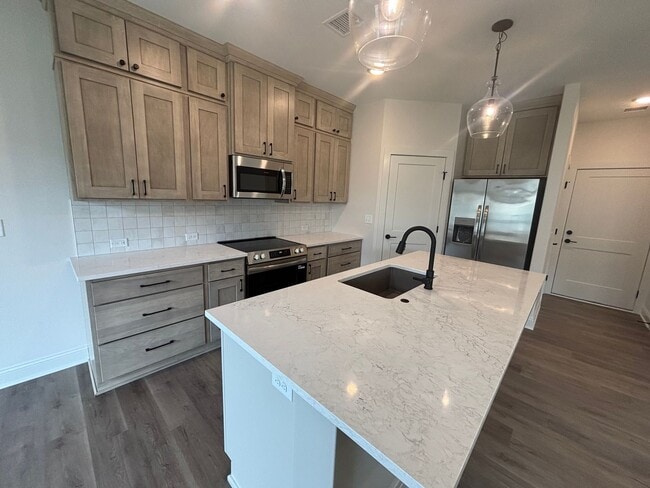 Building Photo - 123/125/127/129 Sheridan