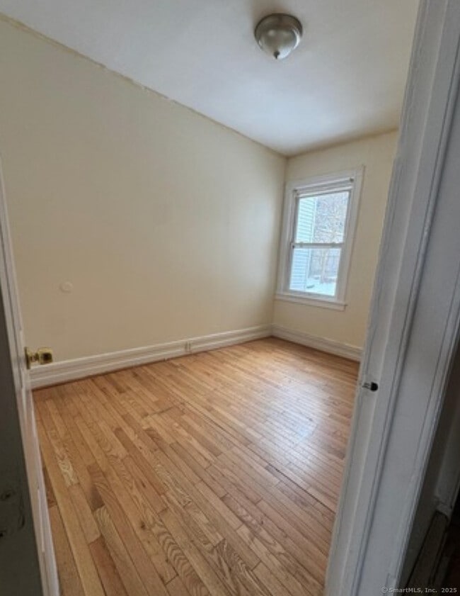 Building Photo - 398 Bond St