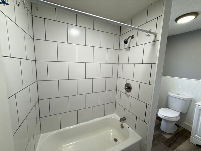 Building Photo - 1116/ 1120 Bonacker