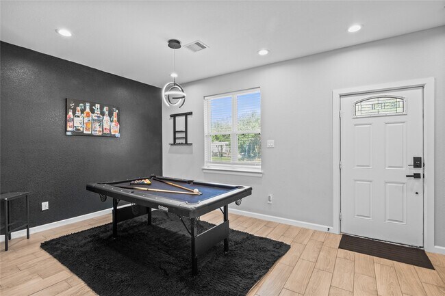 Building Photo - 7418 Mount St