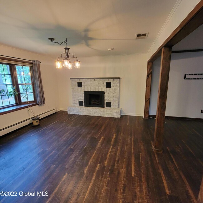 Building Photo - 104 Serif Ln