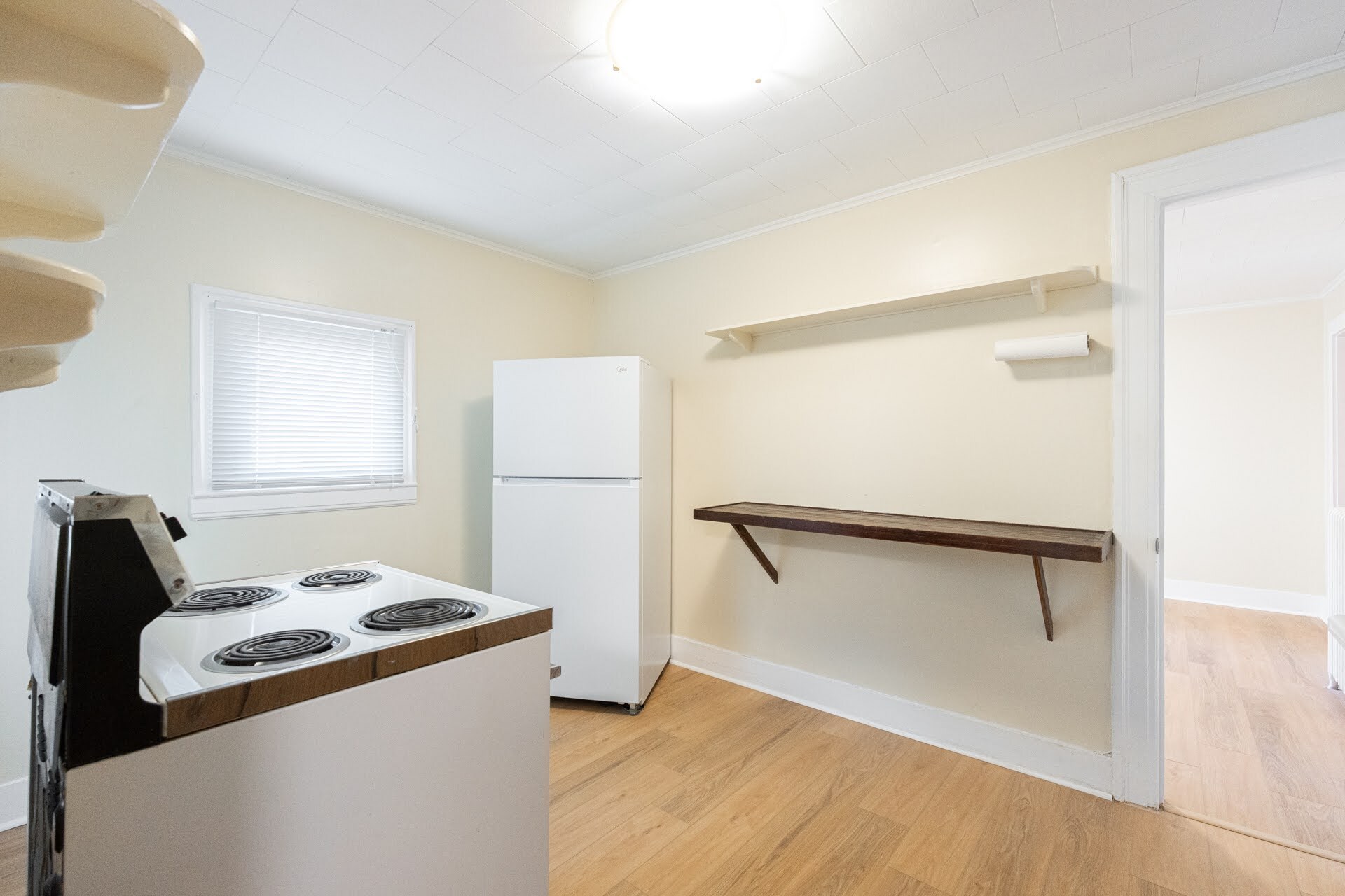 Kitchen with recent appliances - 39 Homer Ave
