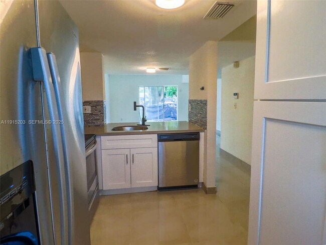 Building Photo - 14010 NE 3rd Ct