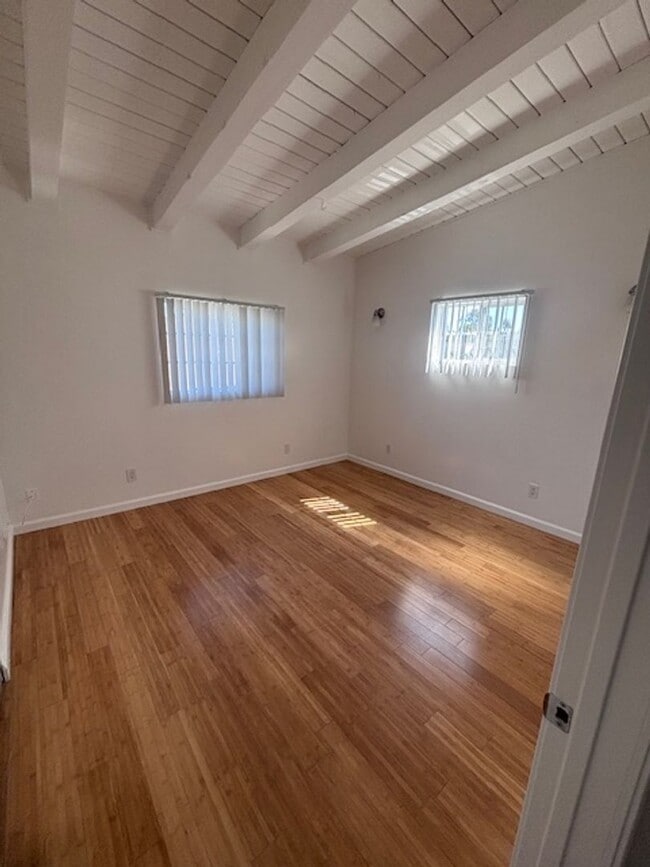 Building Photo - Welcome to 1828 Montrose St, located in the vibrant city of Los Angeles