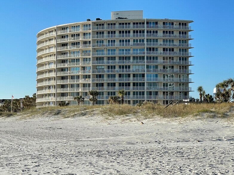 Building Photo - 1601 Ocean Dr S
