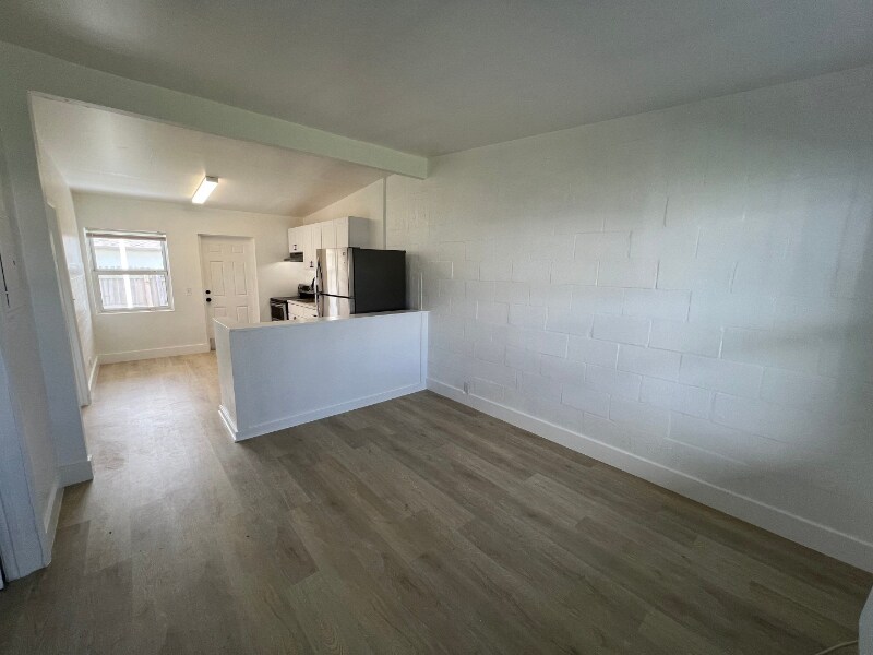 Building Photo - 320 NE 13th Ave