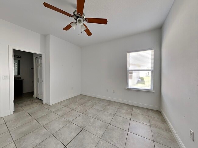 Building Photo - 356 Elderberry Ct