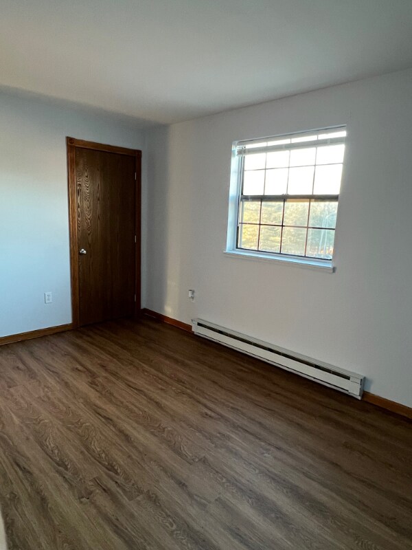 Building Photo - 12 East Side Dr