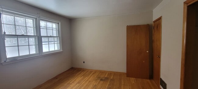 Building Photo - 4br 2b Near the Country club
