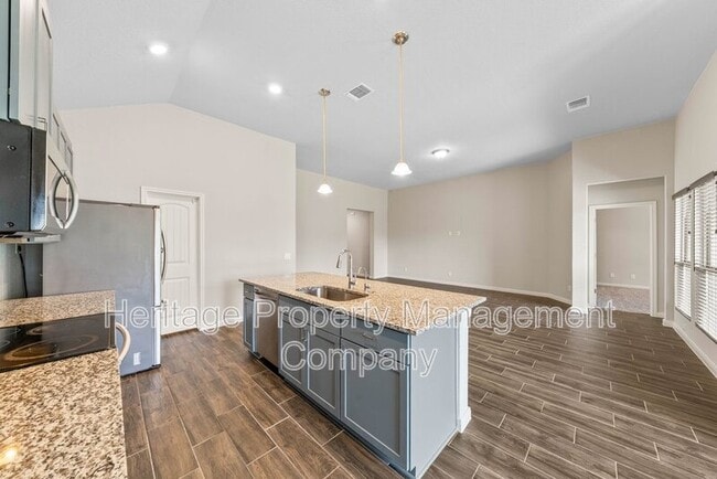 Building Photo - 148 Sambar Main