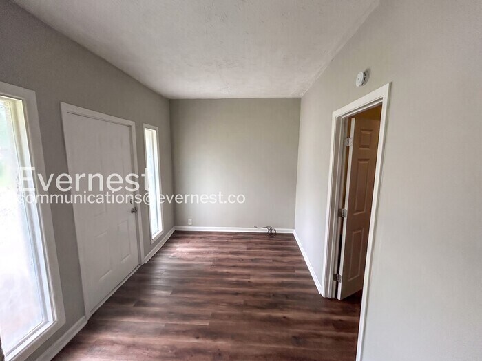 Building Photo - 4435 Lincolndale Dr