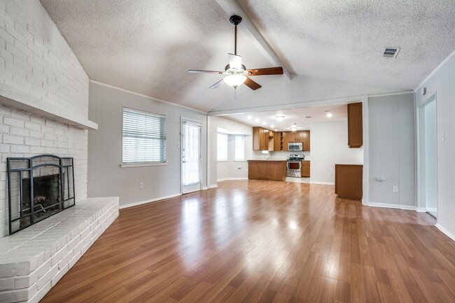 Building Photo - Easy Access To Major Highways!