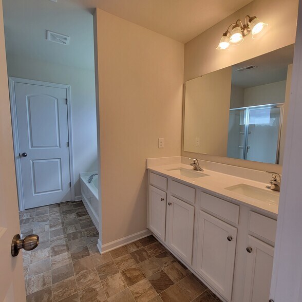 Building Photo - 5037 Markfield Ln