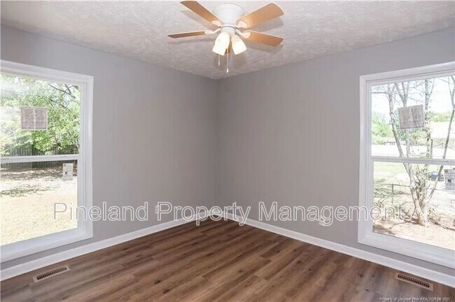 Building Photo - 2012 Lakemeadow Dr