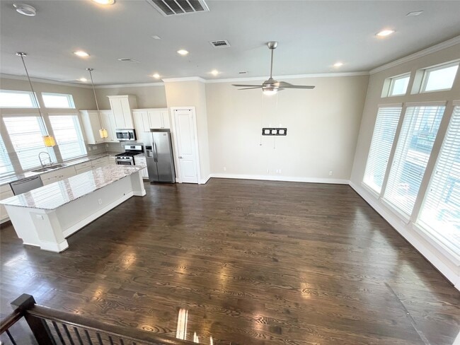 Building Photo - 5813 Petty St