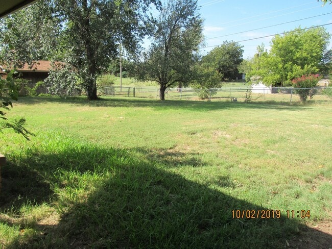 Building Photo - Very nice spacious home located in the Rol...