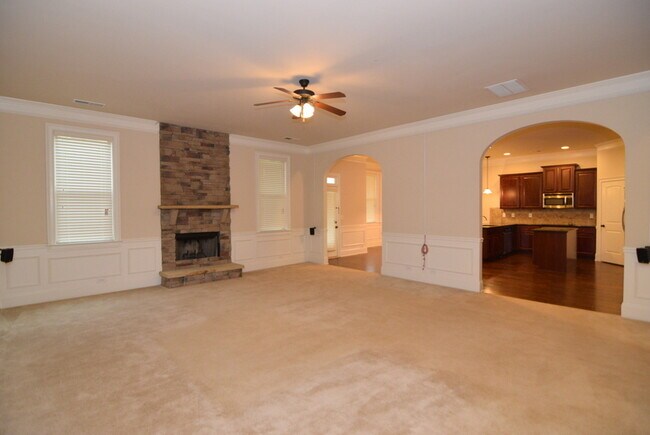 Building Photo - Huge 5 Bed/4 Bath Home Near Ft. Gordon